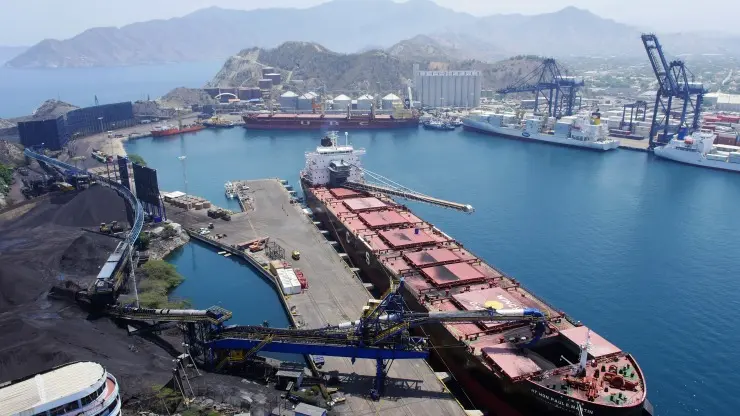 India Aumenta Suministros de Carbón a Niveles Récord Ante la Crisis Energética que se Aproxima