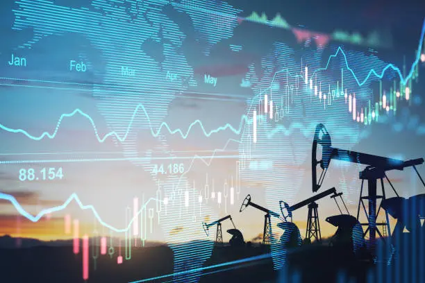 El petróleo por encima de los $100 eleva los precios de los combustibles en EE. UU. a nuevos récords