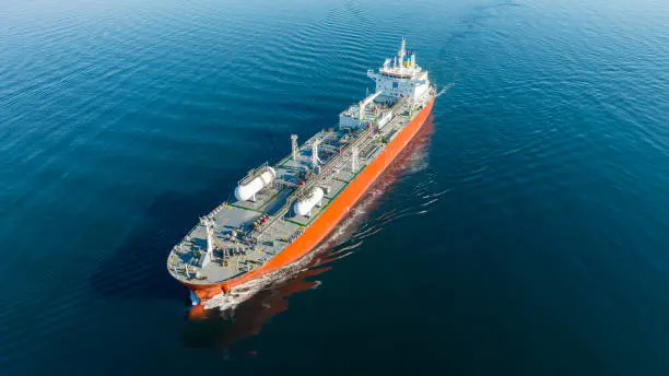 Los precios del petróleo aumentan a pesar de la recuperación de exportaciones en Medio Oriente
